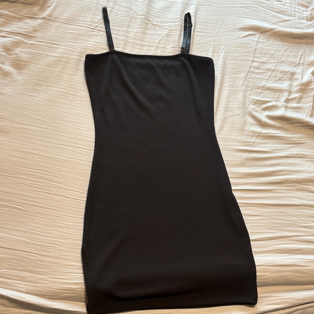 Classic Black Bodycon Slip Dress with Adjustable Straps